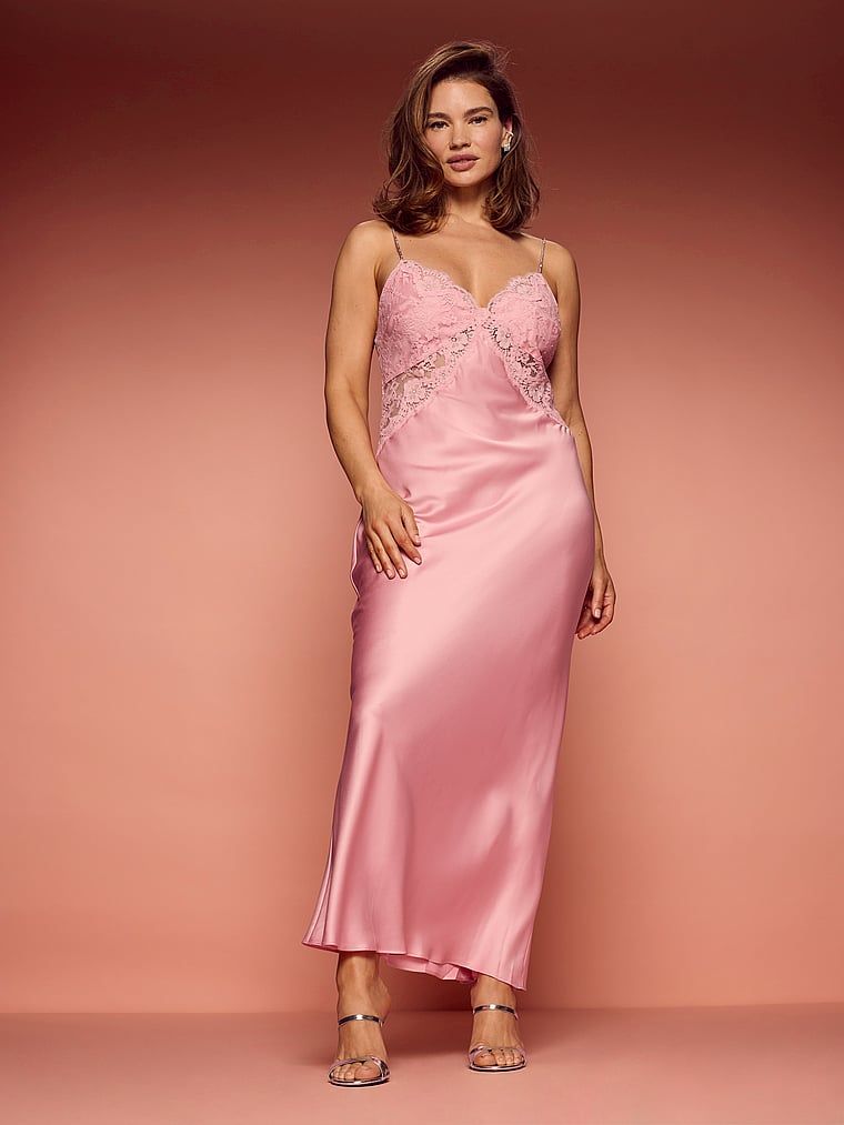 Cămașa lungă de noapte din satin Twinkle. Produsul este roz și provine din colecția Dream Angels.