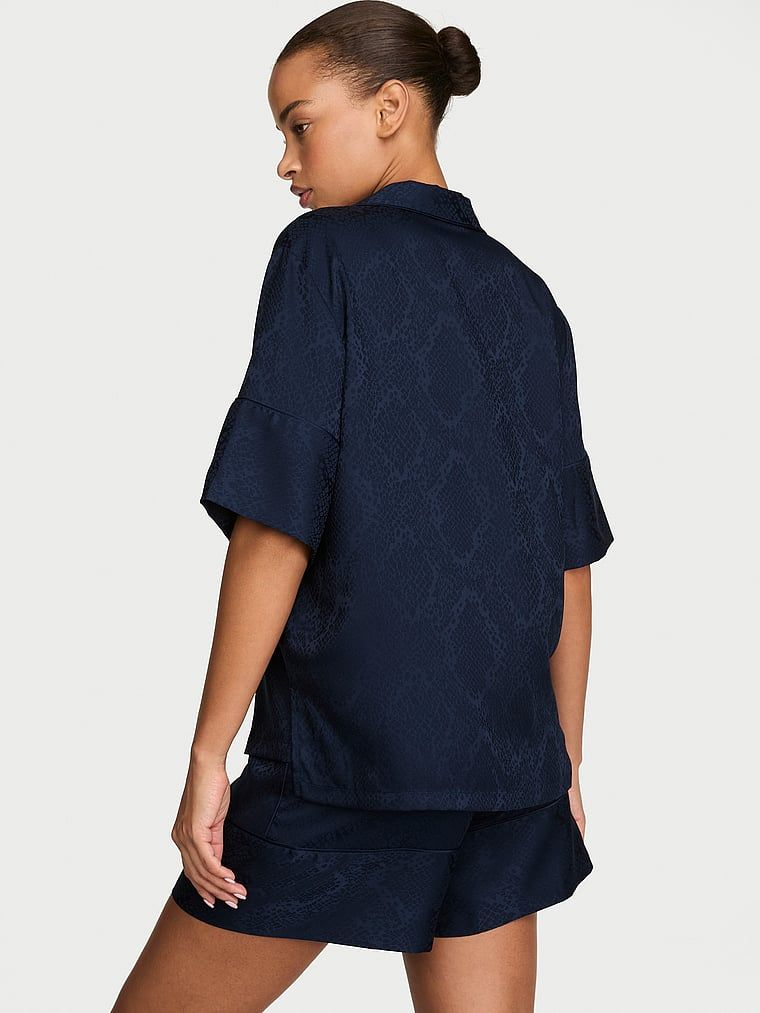 Pijamale din satin cu pantaloni scurți Signature. Produsul este albastru și provine din colecția Victoria's Secret.