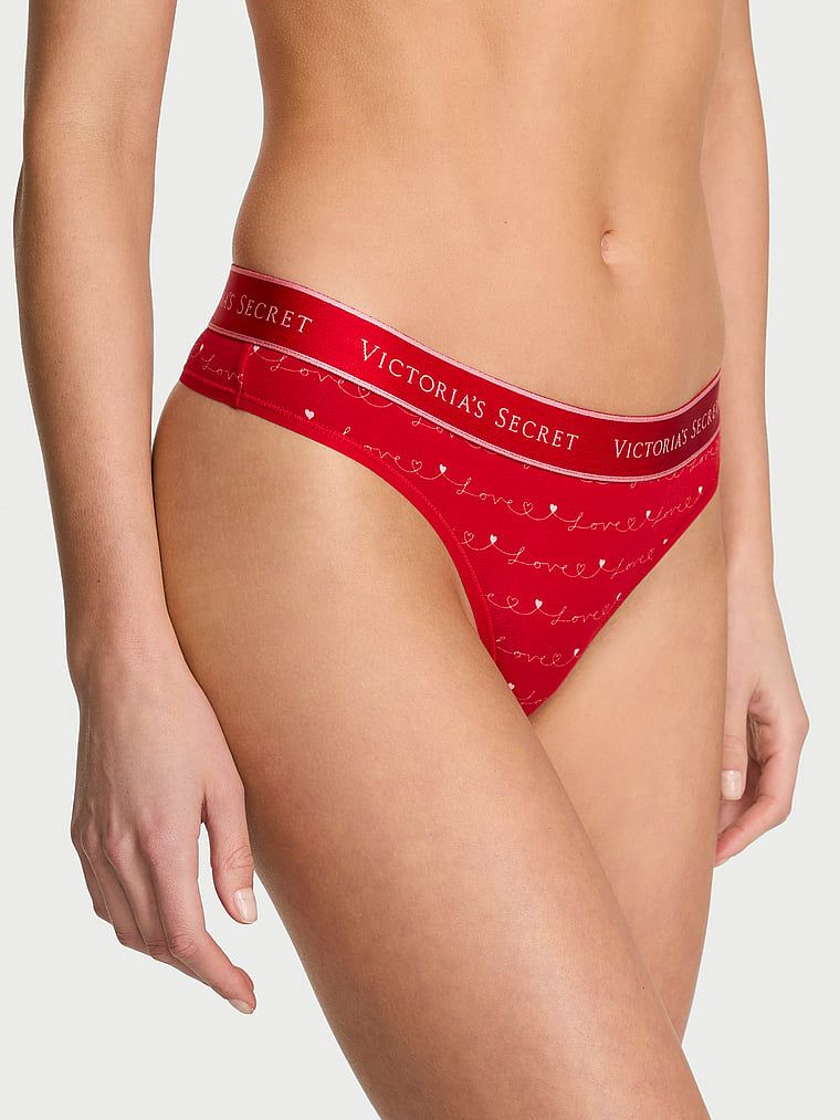 Tanga de bumbac cu logo la talie. Produsul este modelat și provine din colecția Bumbac.