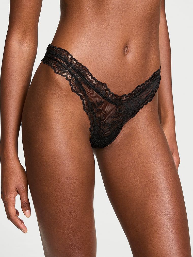 Tanga din dantelă trandafir cu picioare înalte. Produsul este negru și provine din colecția Very Sexy.