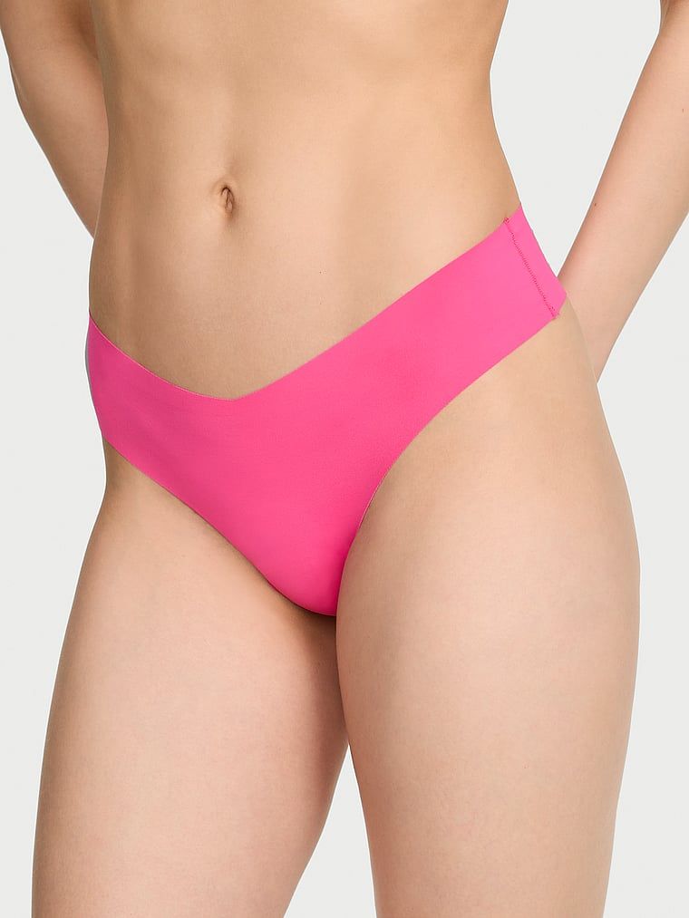 Tanga fără cusură cu bretele la spatele bretelelor No-Show Strappy. Produsul este roz și provine din colecția No-Show.