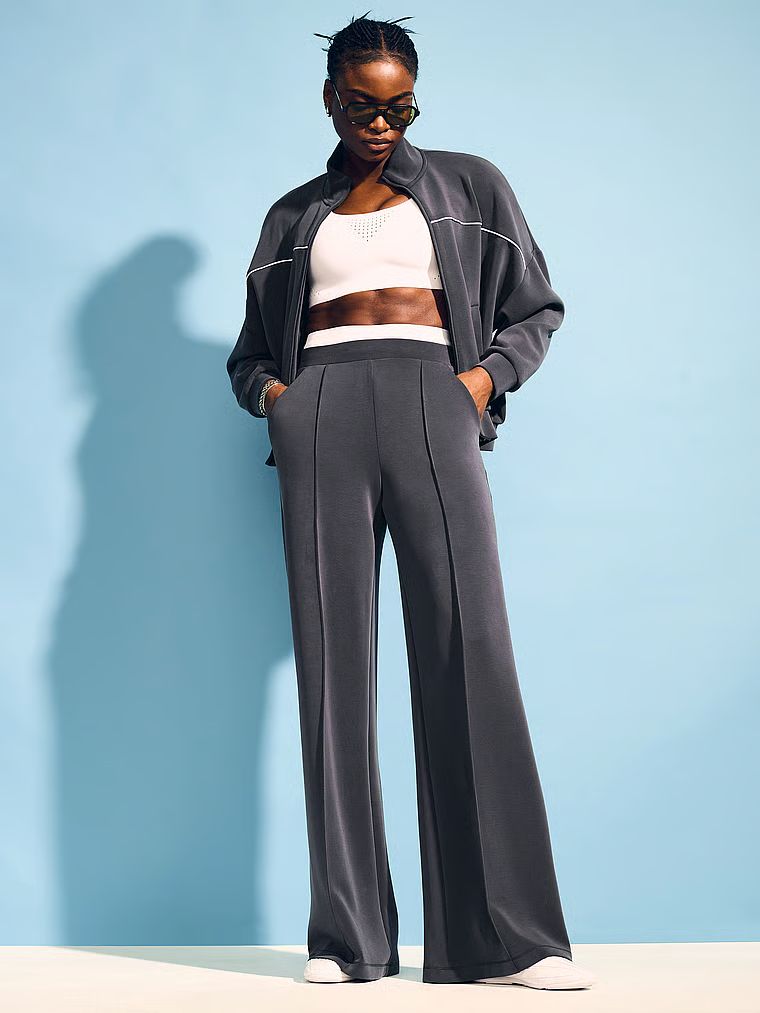 Pantaloni largi din tricot VSX Featherweight. Produsul este negru și provine din colecția VSX.