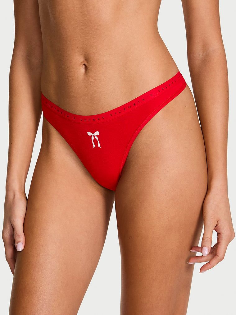 Tanga de bumbac cu picior înalt. Produsul este roșu și provine din colecția Victoria's Secret.