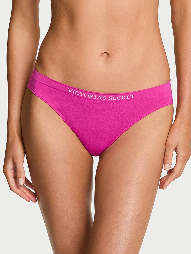 Chiloți de bikini fără cusături. Produsul este roz și provine din colecția Seamless (Seamless Collection).