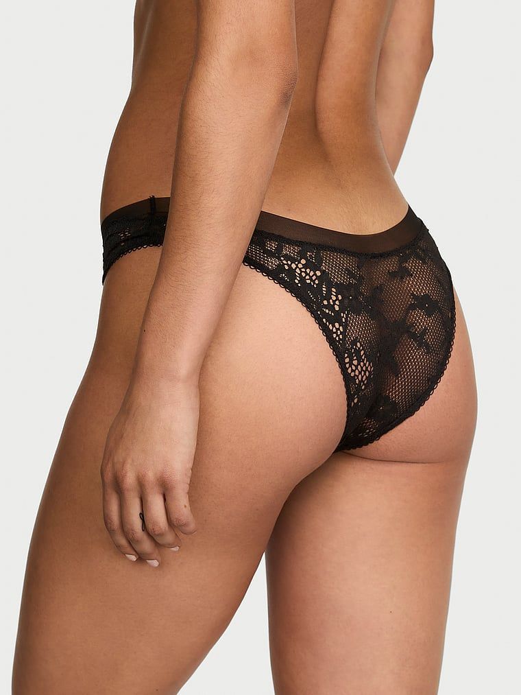 Chiloți brazilieni din dantelă, dantelă și plasă. Produsul este negru și provine din colecția Dream Angels.