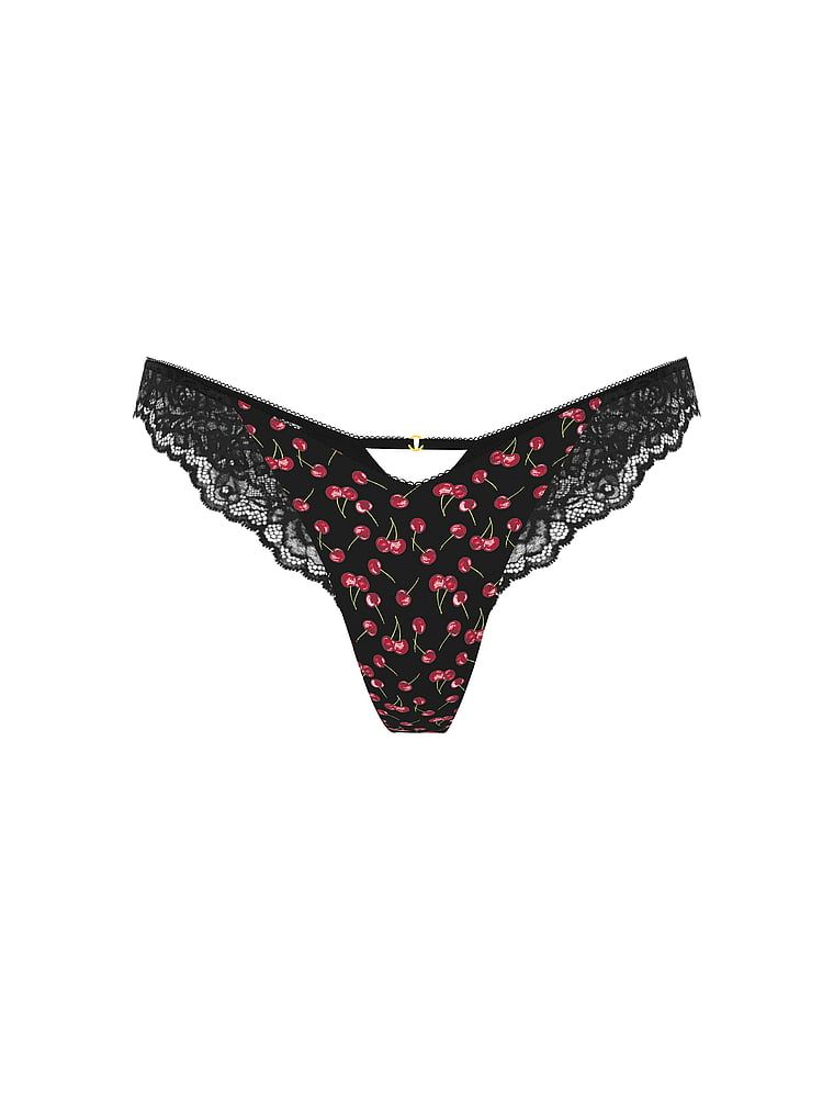Tanga cu dantelă și picioare înalte, picior înalt cu margine din dantelă. Produsul este modelat și provine din colecția Very Sexy.