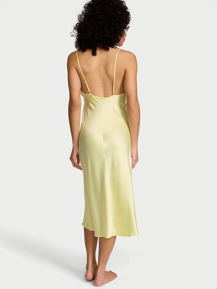 Rochie midi din satin. Produsul este galben și provine din colecția Victoria's Secret.