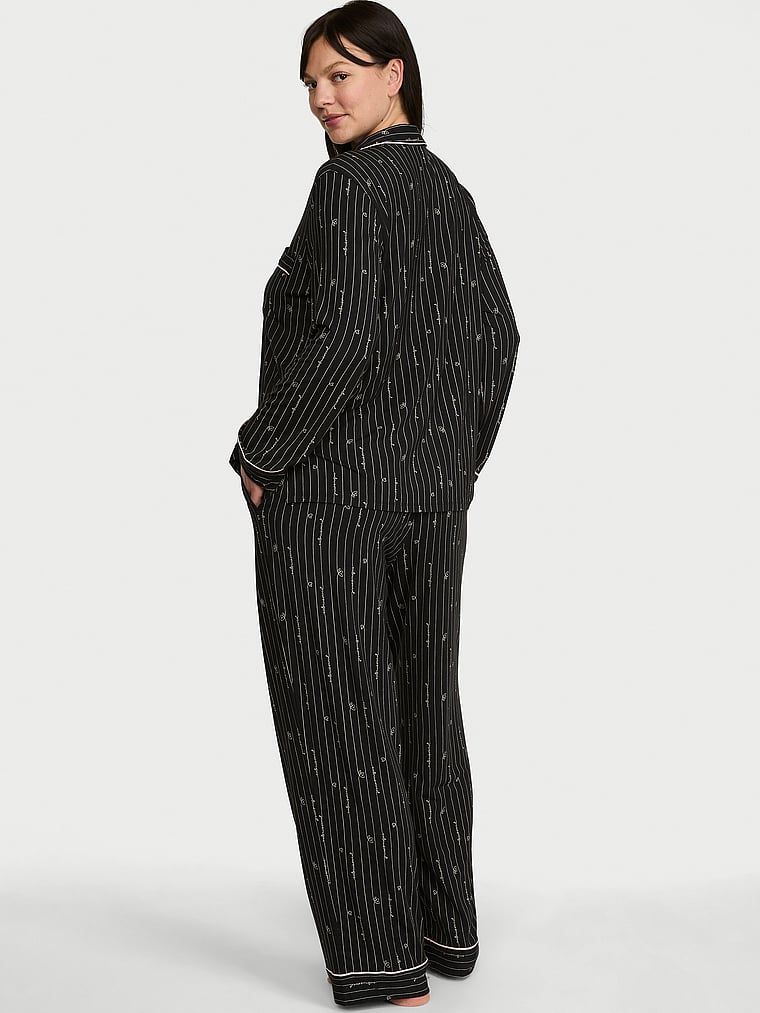 Pijamale făcute din SoSoft modal. Produsul are o culoare cu model și provine din colecția Victoria's Secret.