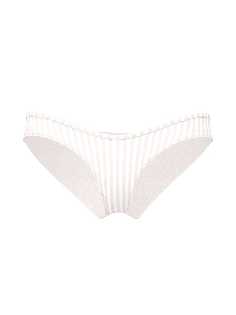 Slip esențial brazilian de bikini. Produsul este modelat și provine din colecția Victoria's Secret Swim.
