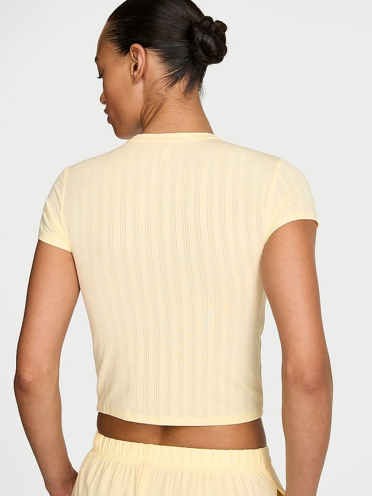 Tricou Modal SoSoft Ultra-Fine pentru dormit. Produsul este galben și provine din colecția Victoria's Secret.