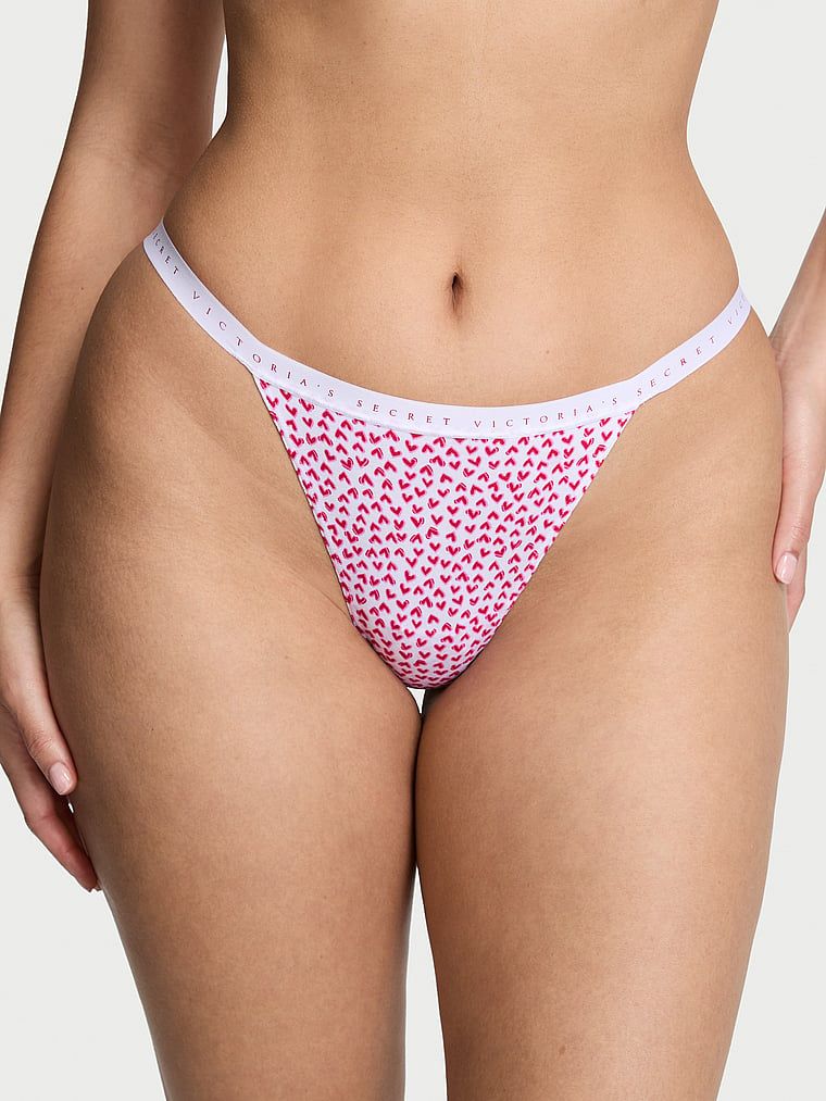 Tanga de bumbac elastic. Produsul este modelat și provine din colecția Victoria's Secret.