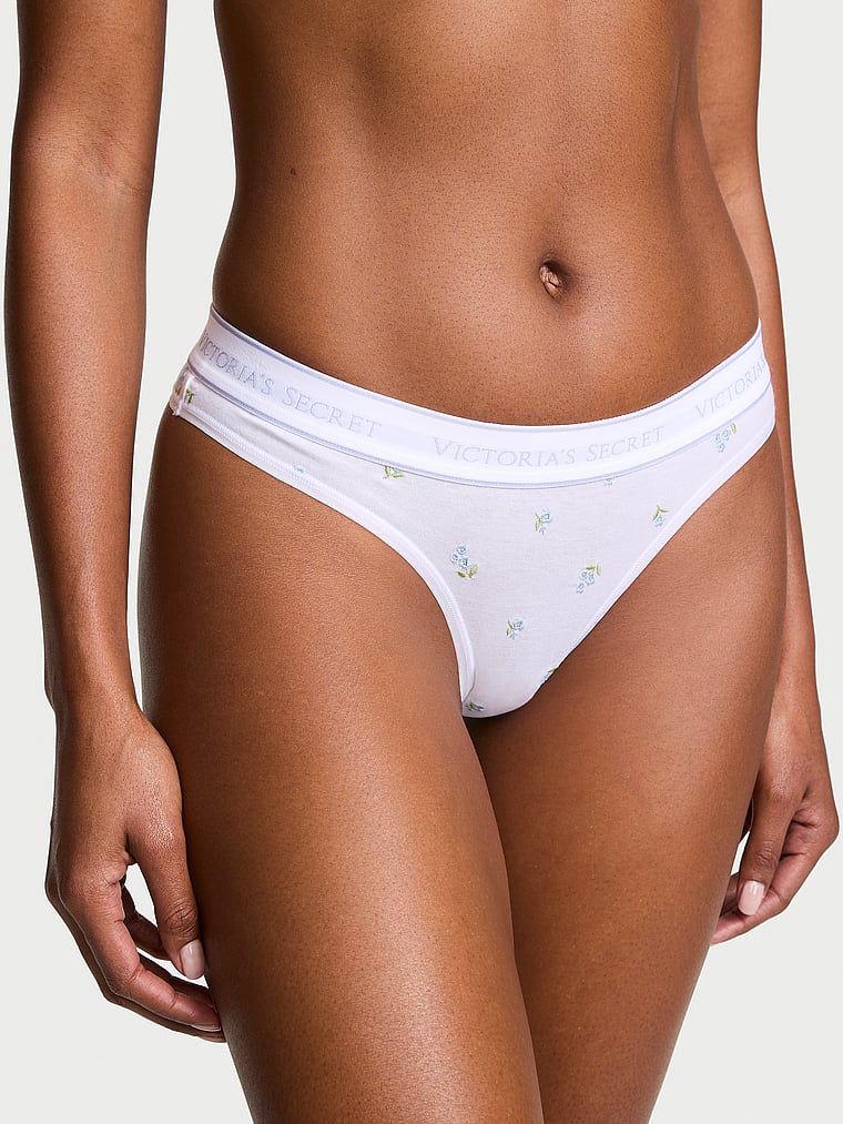 Tanga de bumbac cu broderie și logo. Produsul este modelat și provine din colecția Bumbac.