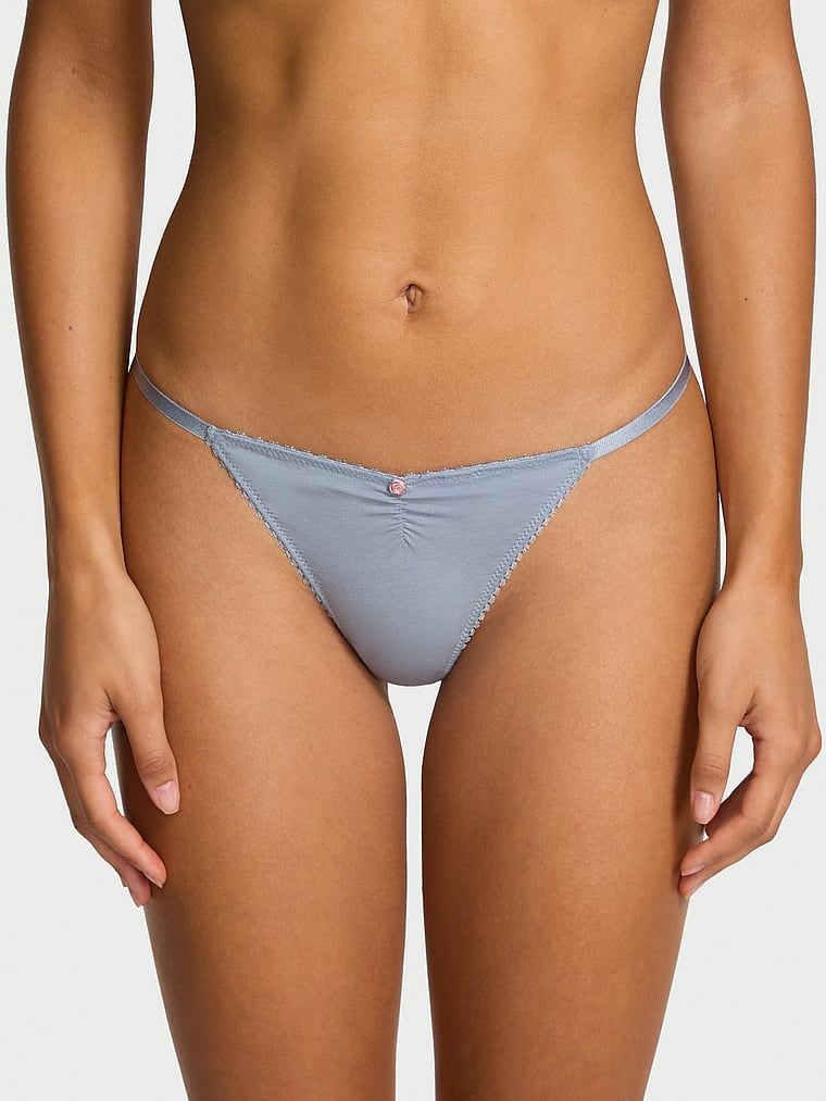 Tanga de bumbac cu dantelă la spate, dantelă în formă de inimă. Produsul este albastru și provine din colecția Victoria's Secret.