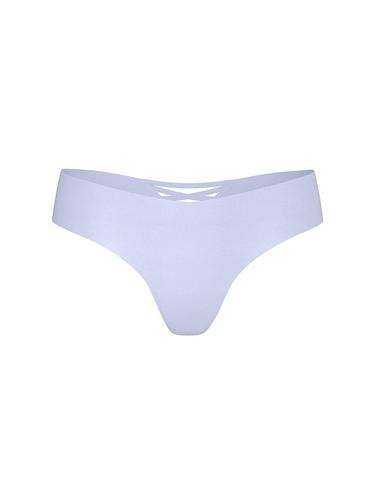 Tanga fără cusături cu bretele în spatele curelei No-Show. Produsul este de culoare violet și provine din colecția No-Show.