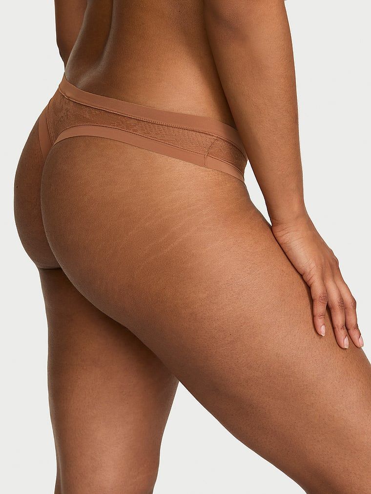 Tanga din plasă de șarpe fără apariție. Produsul este de culoare maro și provine din colecția No-Show.