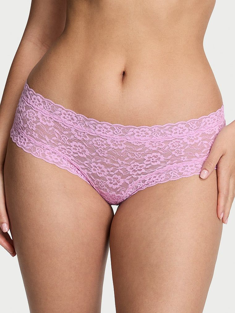 Chiloți din dantelă cu bretele la spate Blossom Cheeky. Produsul este de culoare mov și provine din colecția Lacie.