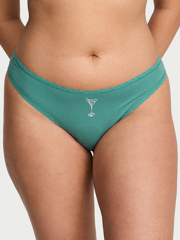 Chiloți din bumbac cu dantelă cu dantelă și baie de baie. Produsul este modelat și provine din colecția Lace Trim.