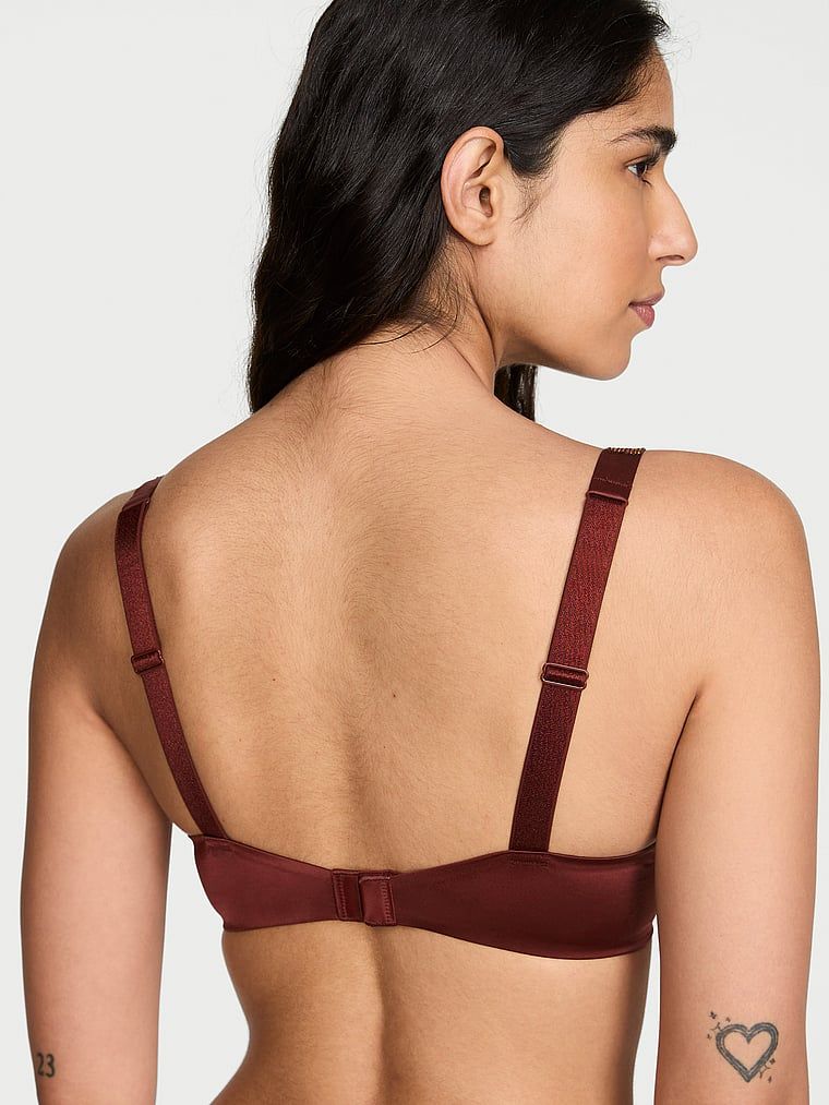 Sutien push-up Shine Strap. Produsul este modelat și provine din colecția Very Sexy.