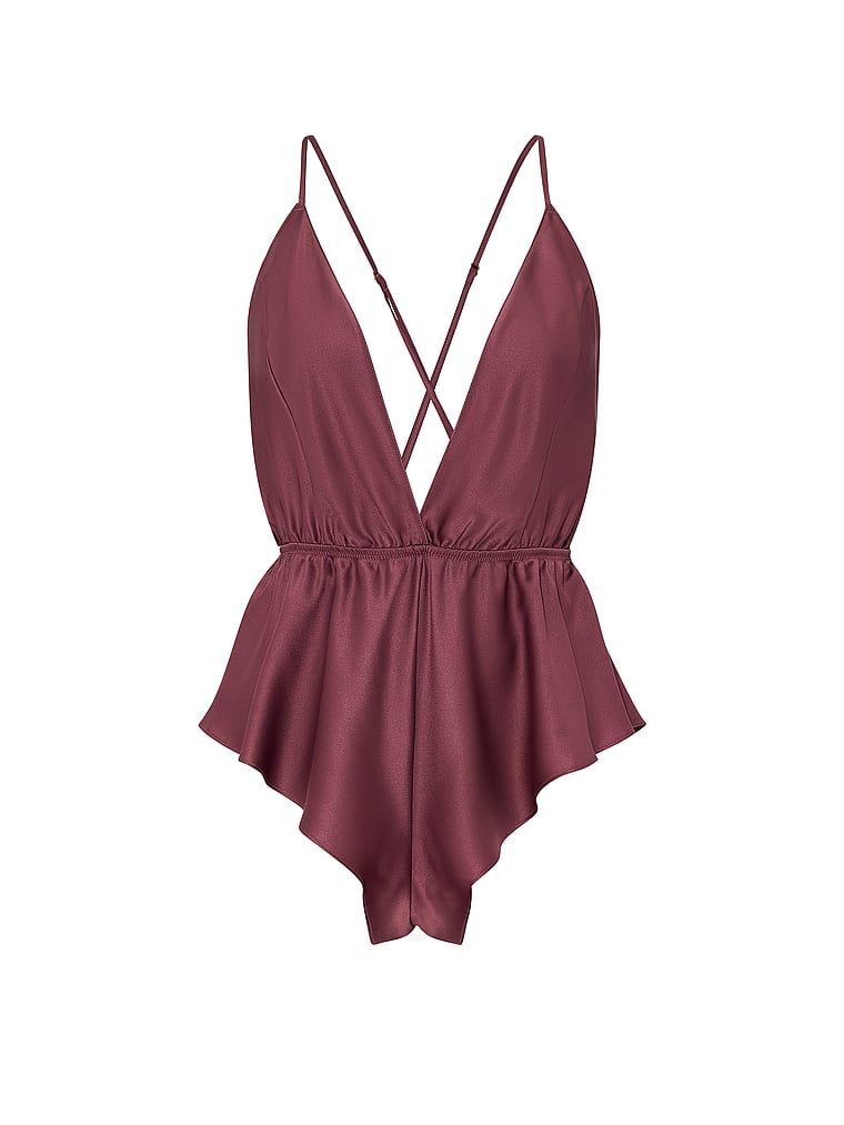 Costum de dormit din satin Flutter Romper. Produsul este roz și provine din colecția Victoria's Secret.