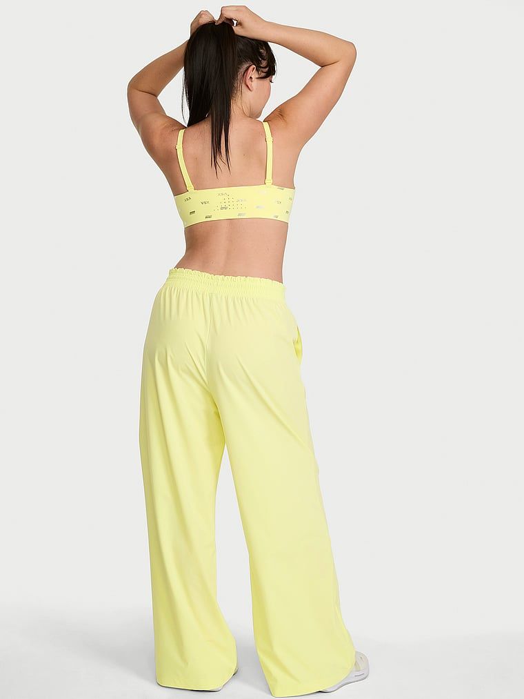 Pantaloni largi VSX ActiveFlex. Produsul este galben și provine din colecția VSX.