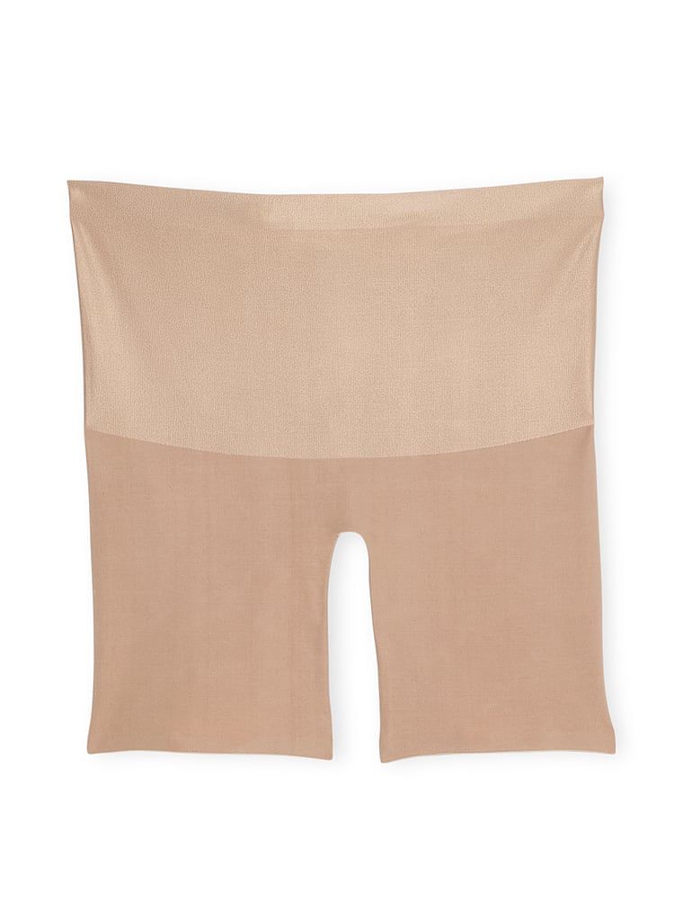 Pantaloni scurți modelați cu talie înaltă Smoothing Shimmer. Produsul este bej și provine din colecția Body by Victoria.