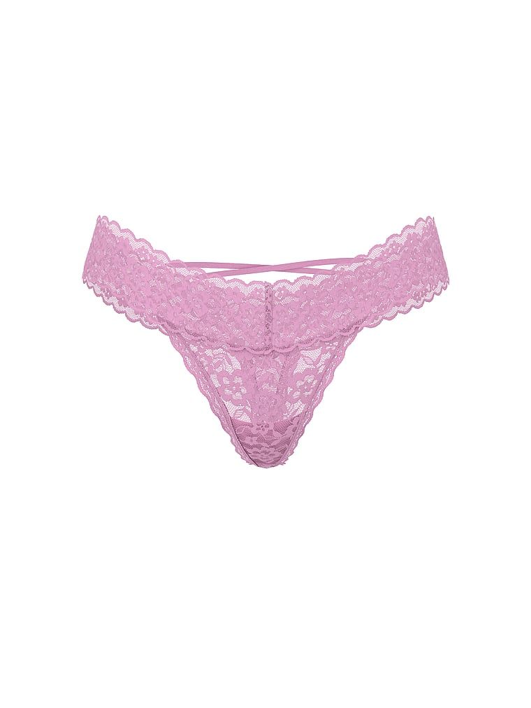 Tanga din dantelă cu bretele la spatele lui Blossom. Produsul este de culoare mov și provine din colecția Lacie.