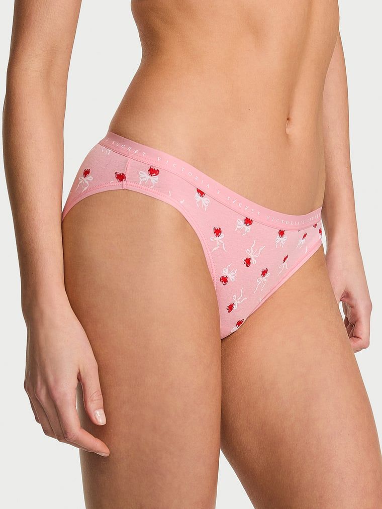 Chiloți de bumbac Bikini. Produsul este modelat și provine din colecția Victoria's Secret.