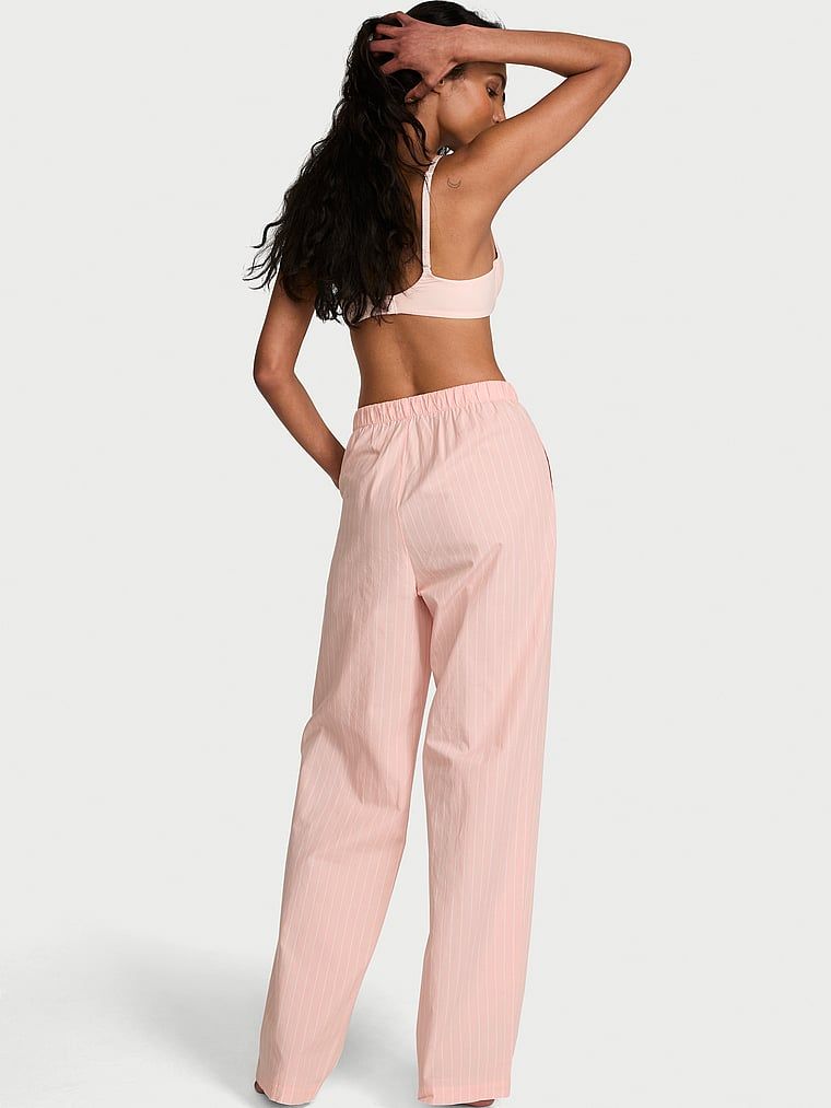 Pantaloni de pijama Heritage din bumbac Mix & Match. Produsul este modelat și provine din colecția Victoria's Secret.
