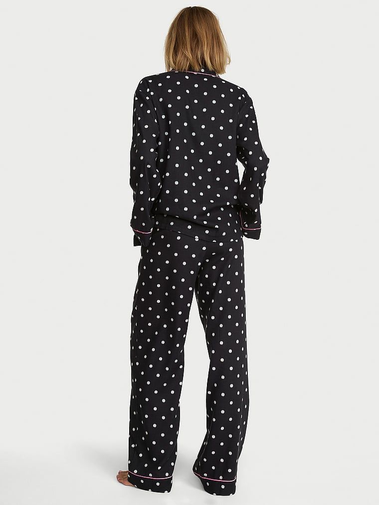 Pijamale din flanel cu pantaloni lungi. Produsul are o culoare cu model și provine din colecția Victoria's Secret.