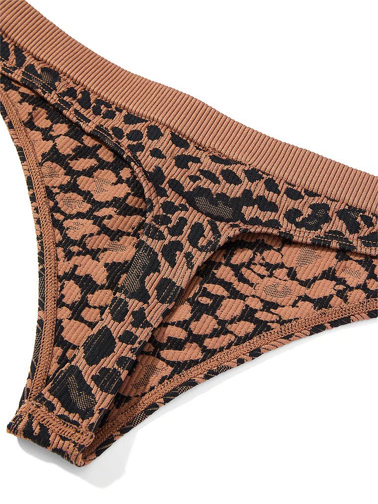 Tanga cu coaste de leopard fără cusături. Produsul are o culoare cu model și provine din colecția Seamless (Seamless Collection).