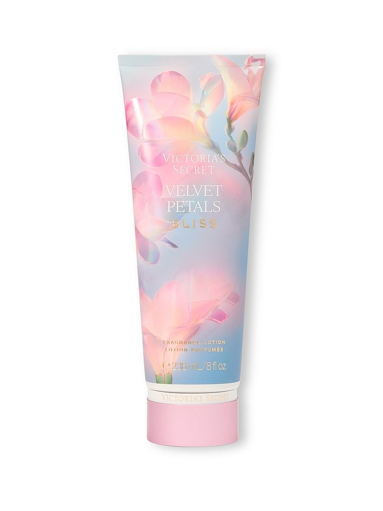 Velvet Petals Bliss Loțiune de corp parfumată 236ml