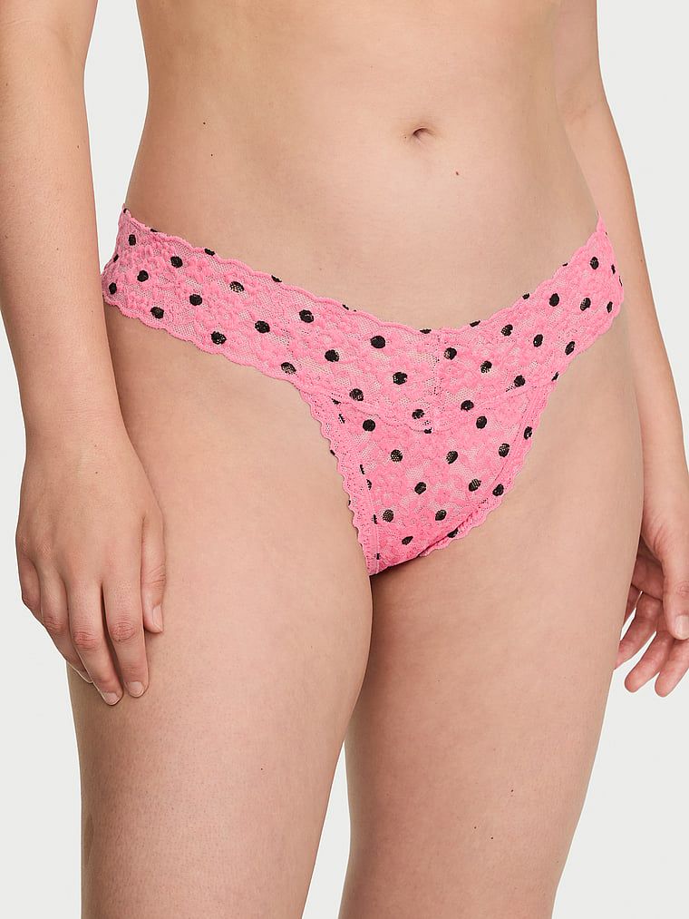 Tanga din dantelă. Produsul are o culoare cu model și provine din colecția Lacie.