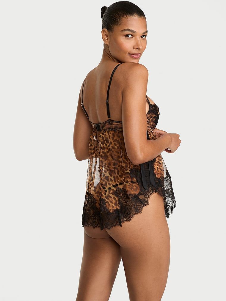 Wicked Sheer și tanga. Produsul are o culoare cu model și provine din colecția Very Sexy.
