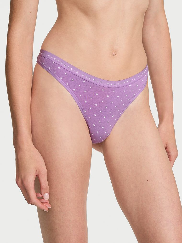 Tanga de bumbac cu picior înalt. Produsul are o culoare cu model și provine din colecția Victoria's Secret.