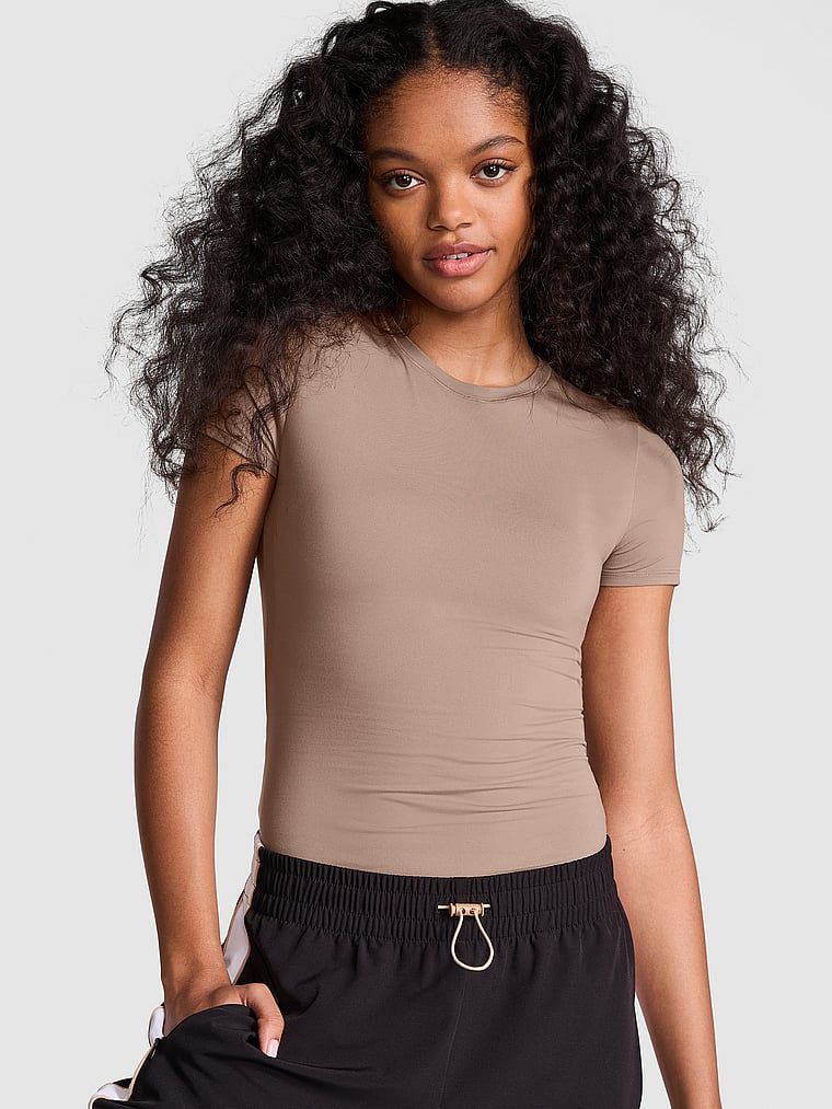 Tricou cu mâneci scurte și bază elastică