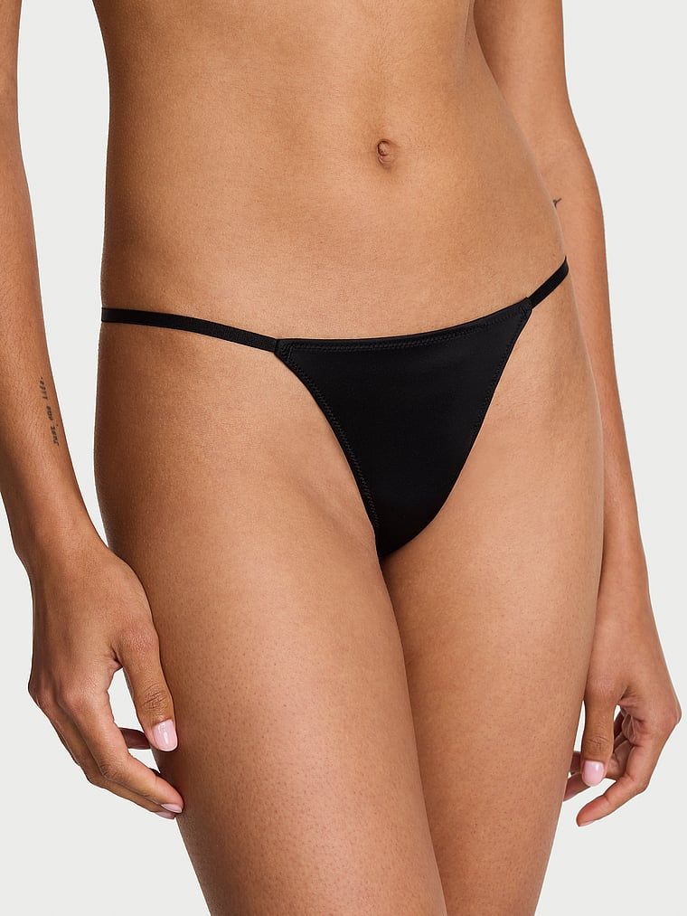 Tanga cu un lanț în spate Charm. Produsul este negru și provine din colecția Very Sexy.