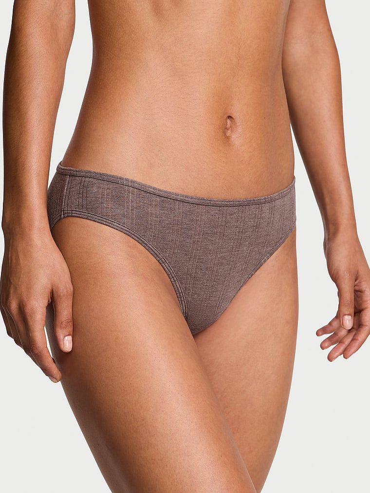 Chiloți făcuți din modalul Ultra-Fine Bikini. Produsul este de culoare maro și provine din colecția Victoria's Secret.