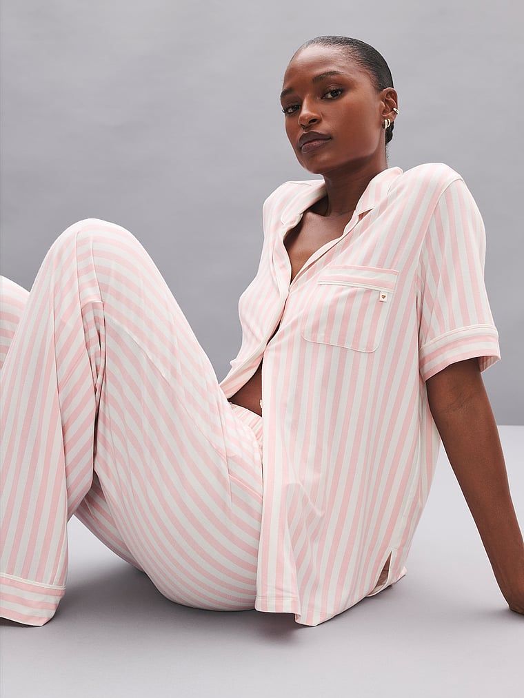 Pijamale modale cu mâneci scurte și pantaloni lungi SoSoft. Produsul are o culoare cu model și provine din colecția Victoria's Secret.