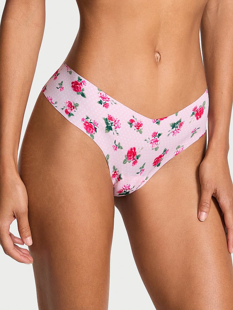 Tanga fără sudură fără prezentare. Produsul are un model floral și provine din colecția No-Show.