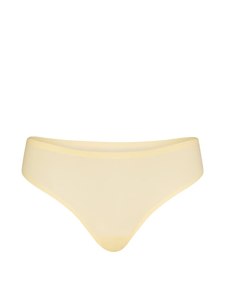 Tanga din microfibră Flex. Produsul este galben și provine din colecția Body by Victoria.