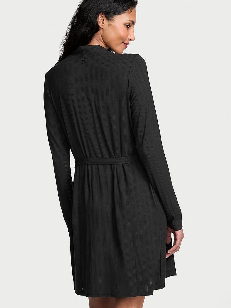 Halatul de baie în modal SoSoft Ultra-Fine. Produsul este negru și provine din colecția Victoria's Secret.