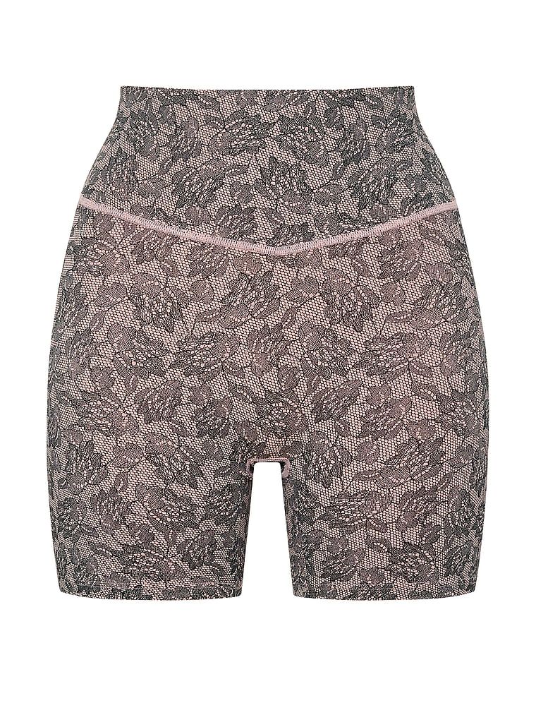 Pantaloni scurți de bicicletă VSX Elevate. Produsul este modelat și provine din colecția VSX.