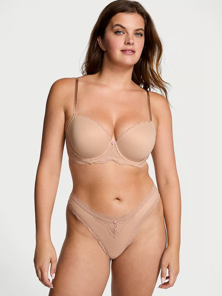 Chiloți brazilieni cu dantelă Trim brazilian. Produsul este bej și provine din colecția Dream Angels.