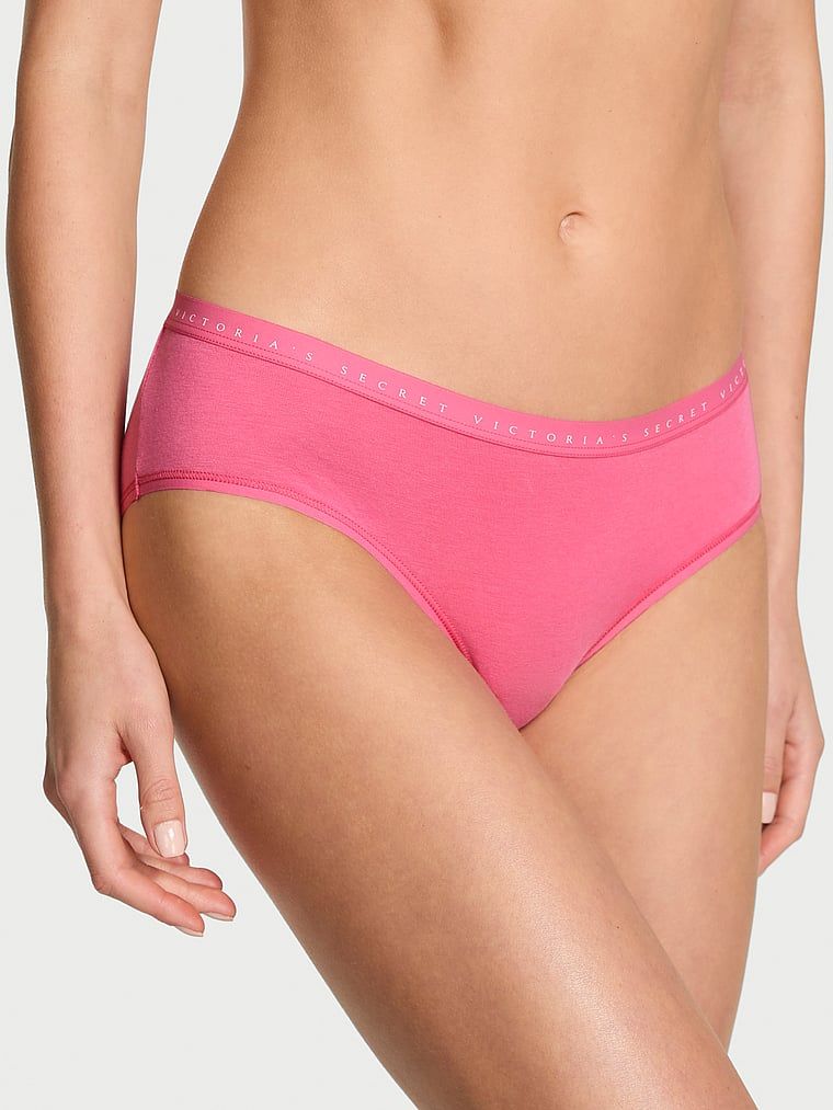 Chiloți de bumbac Hiphugger. Produsul este de culoare roz și provine din colecția Victoria's Secret.