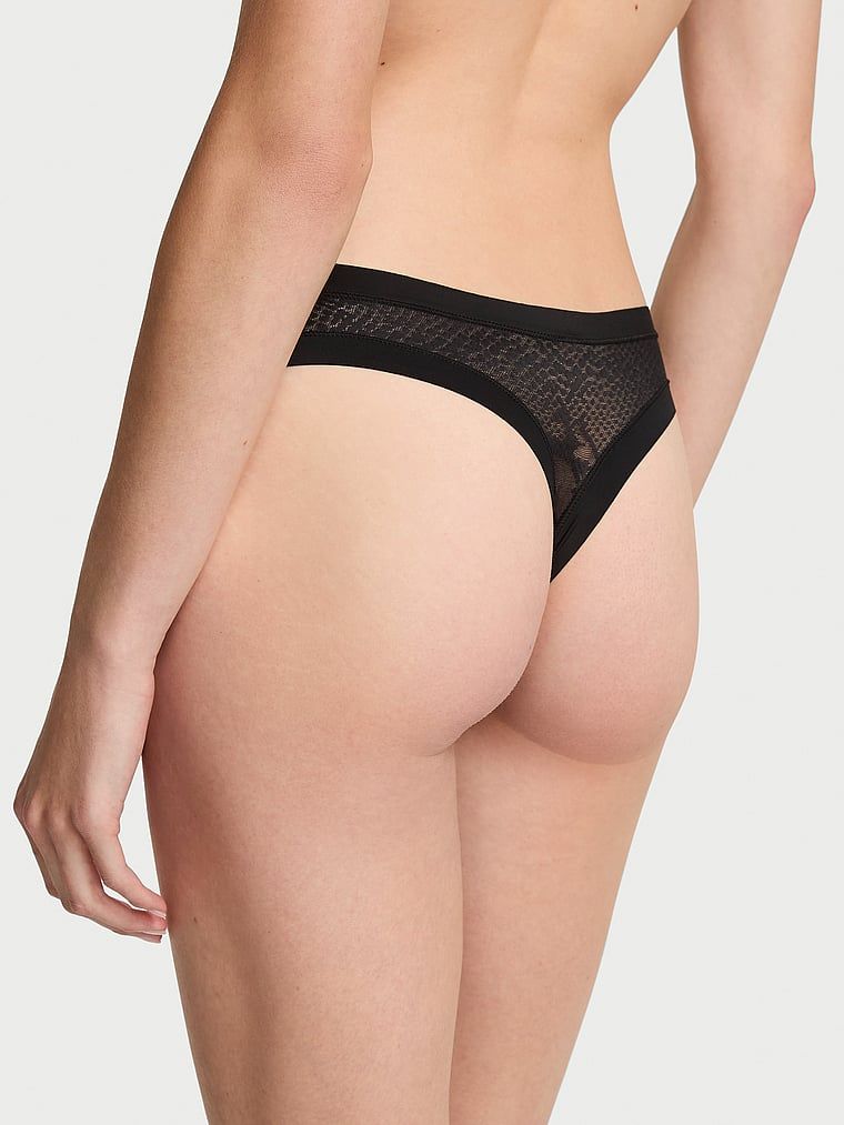 Tanga din plasă de șarpe fără apariție. Produsul este negru și provine din colecția No-Show.