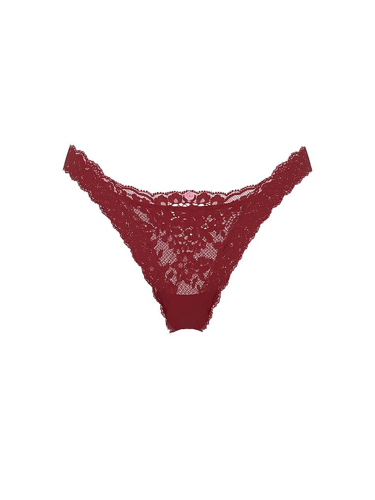 Chiloți brazilieni din dantelă. Produsul este de culoare roșie și provine din colecția Body by Victoria.