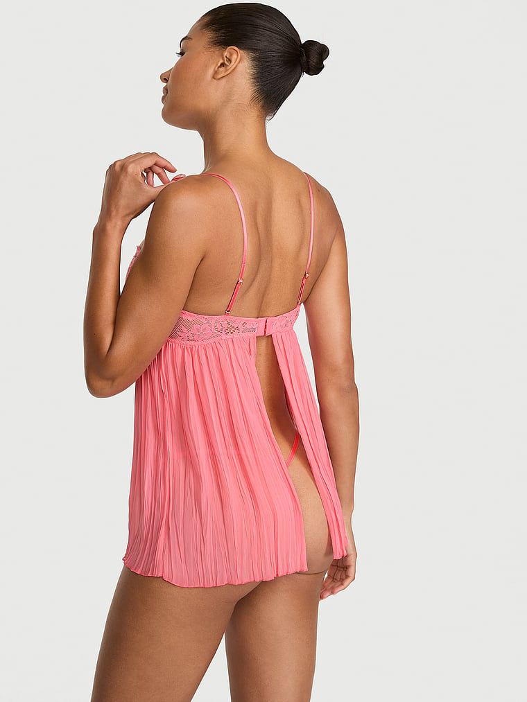 Jupona și tanga Dream Lace Folded Babydoll. Produsul este roz și provine din colecția Dream Angels.