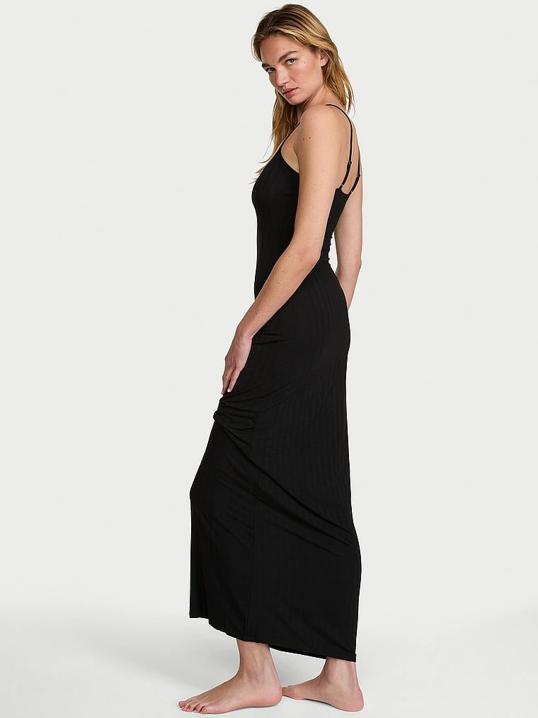 Rochie maxi lungă realizată din modal Ultra-Fine Slip. Produsul este negru și provine din colecția Victoria's Secret.