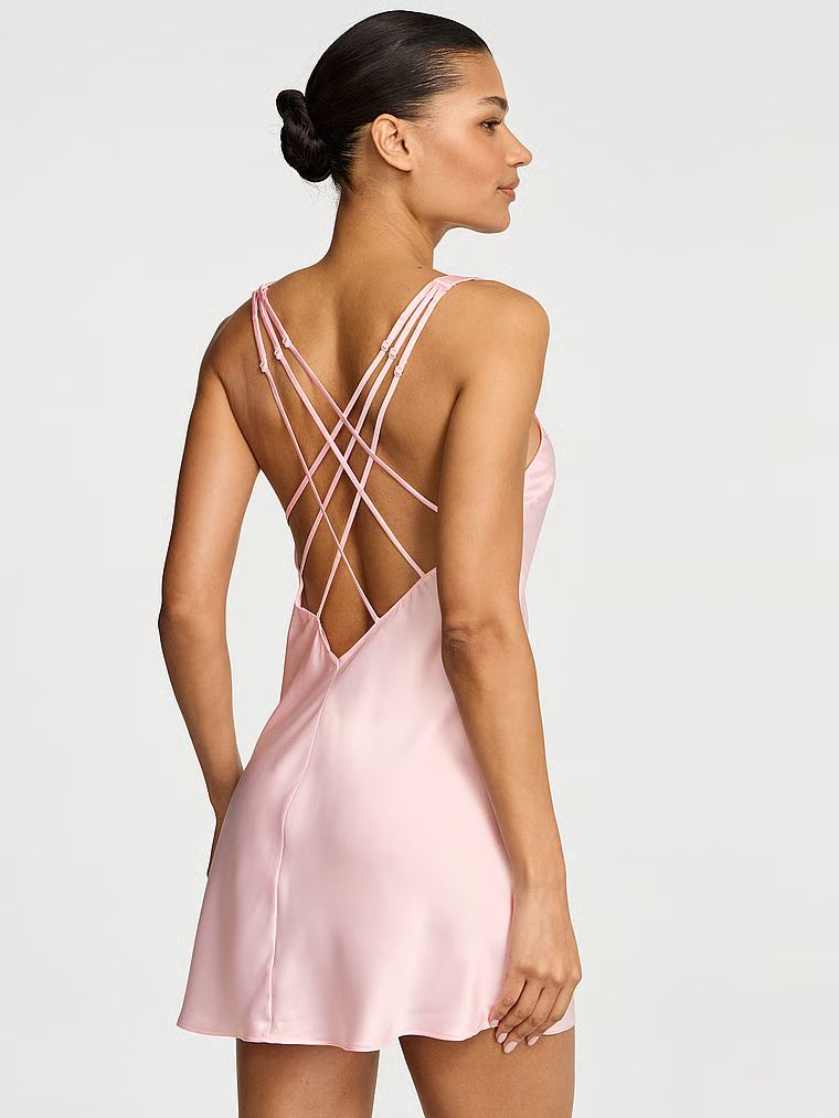Cămașă de noapte din satin cu bretele lucioase Scattered Shine Strap Slip. Produsul este roz și provine din colecția Very Sexy.