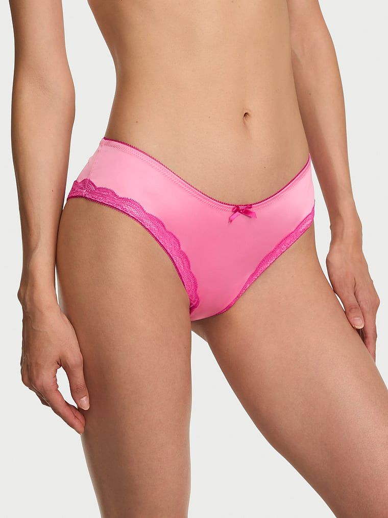 Chiloți de satin cu dantelă Tease Cheeky. Produsul este roz și provine din colecția Victoria's Secret.